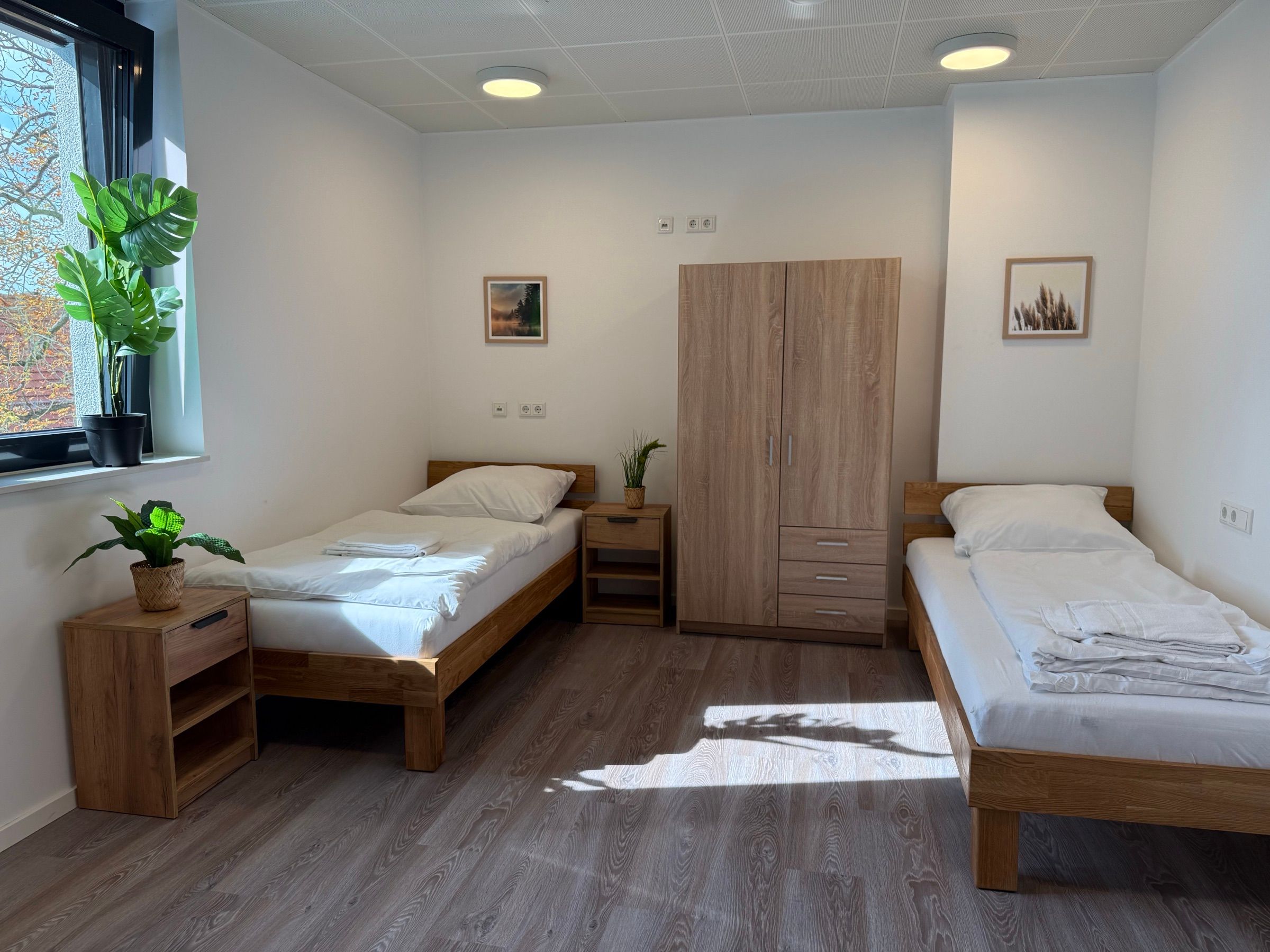 Helles, voll möbliertes Apartment von MA-Flats mit zwei Betten und Kleiderschrank